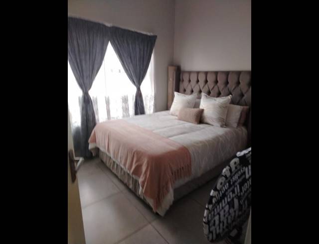 2 BEDROOM PROPERTY TO RENT IN GLEN MARAIS